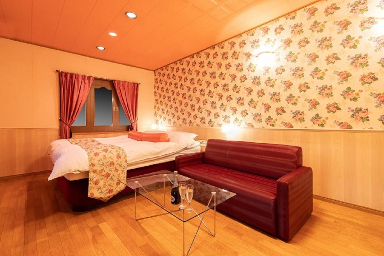 Love hotel Chapel Garden (adults Only) Kani